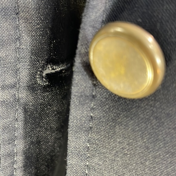 Gap wool blend classic navy blazer.  Size 12.  Fully lined. - Picture 15 of 16